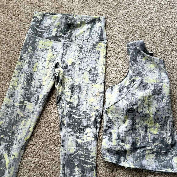Limited Edition Lululemon - Picture 2 of 3